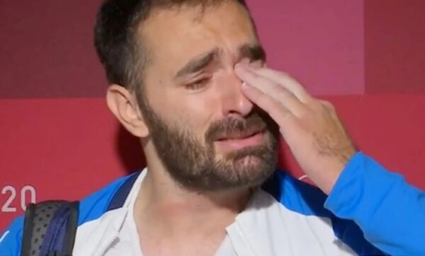 Σεισμό προκάλεσαν τα δάκρυα Ιακωβίδη – Πύρρος Δήμας: Είναι ντροπή για την άρση βαρών – Κινητοποίηση στα social media για να βρεθούν χορηγοί