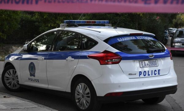 Οικογενειακή τραγωδία στους Αγίους Αναργύρους: 46χρονος σκότωσε με μαχαίρι τον πατέρα του