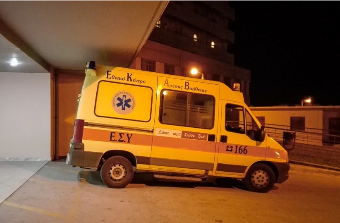 Αθήνα: Καραμπόλα με τρία αυτοκίνητα και μια μηχανή στη Συγγρού – Στο νοσοκομείο μια γυναίκα