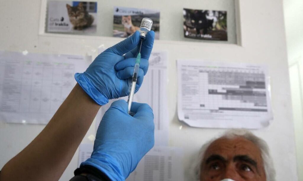 Κρήτη: Δραματική έκκληση του διευθυντή ΜΕΘ του «Βενιζέλειου» – «Εμβολιαστείτε, θα γίνουμε Μπέργκαμο»