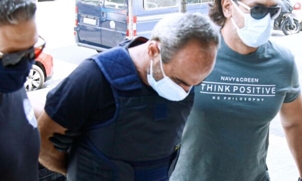 Θεσσαλονίκη: Τύλιξε τη γάζα στο λαιμό του και αυτοκτόνησε ο Γεωργιανός – Άφησε σημείωμα