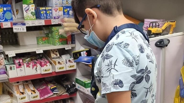 Viral ο μικρός Μανώλης: Το παγωτό που “έγινε” κονσέρβα για τους πυρόπληκτους και συγκίνησε