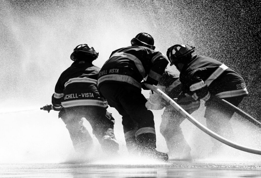 Φωτιές: Συγκλόνισε Έλληνας πυροσβέστης με το δώρο σε Ρουμάνο συνάδελφό του