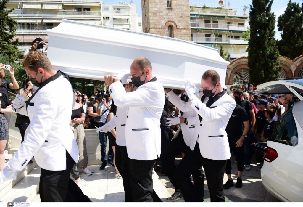 Mad Clip: Συγκίνηση, δάκρυα και τραγούδια στο τελευταίο αντίο στον ράπερ που χάθηκε στην άσφαλτο