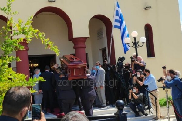 Ο Μίκης περνά στην αιωνιότητα – Το τελευταίο “αντίο” στον Γαλατά Χανίων (Photos)