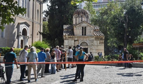 Μίκης Θεοδωράκης: Μέχρι τις 14:00 το λαϊκό προσκύνημα στη Μητρόπολη – Το πρωί της Πέμπτης η σορός στα Χανιά