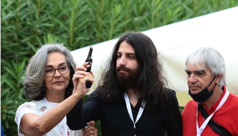 Ημιμαραθώνιος Αθήνας: Ο εγγονός του Μίκη Θεοδωράκη σήμανε την έναρξη