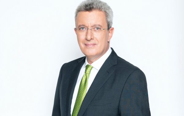 Ο Νίκος Χατζηνικολάου επιστρέφει στην παρουσίαση του κεντρικού δελτίου του Ant1