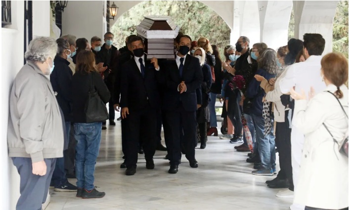 Ζέτα Καραγιάννη: Θλίψη στην κηδεία της δημοσιογράφου