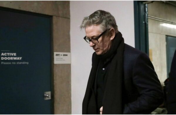 Συντετριμμένος ο Άλεκ Μπάλντουιν από τον θάνατο της Χαλίνα Χάτσινς: Η καρδιά μου έχει ραγίσει…