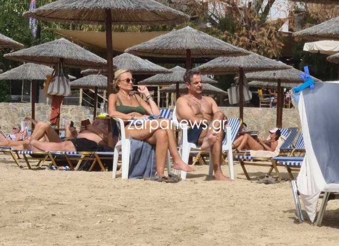 Χανιά-Φθινοπωρινές βουτιές για Κυριάκο και Mαρέβα στο Μαράθι (Photos)