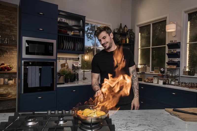 Έφερε ανατροπές η πρεμιέρα του Άκη Πετρετζίκη στην μεσημεριανή τηλεθέαση το Σάββατο;