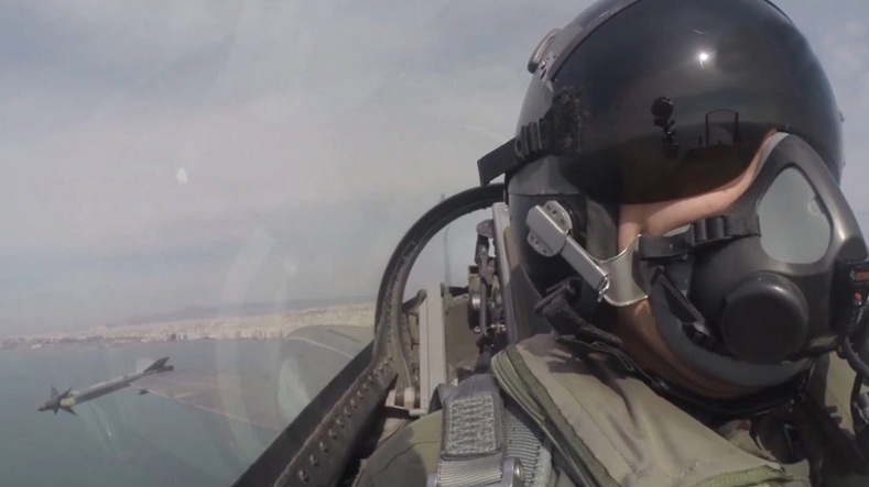 Χριστόδουλος Γιακουμής: Ποιος είναι ο πιλότος του F16 που πέταξε πάνω από τη Θεσσαλονίκη (Photo)