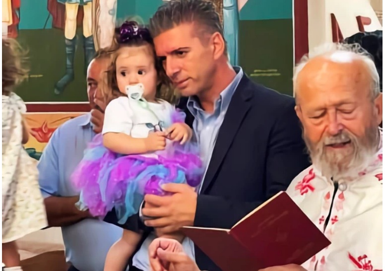 Βαφτίστηκε το κοριτσάκι από το σεισμόπληκτο Δαμάσι: Η συγκινητική ιστορία της και το κύμα προσφοράς (Photos)