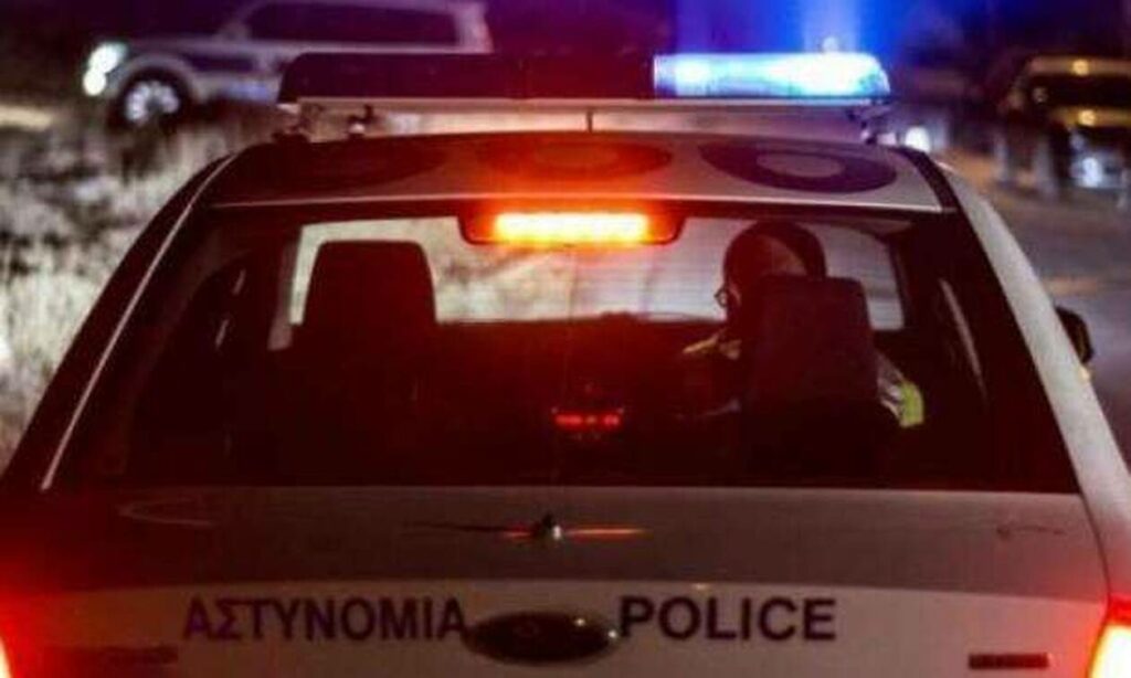 Θρίλερ στο Μενίδι: Απειλούσε ότι θα σκοτώσει τη μητέρα του και μαχαίρωσε αστυνομικό