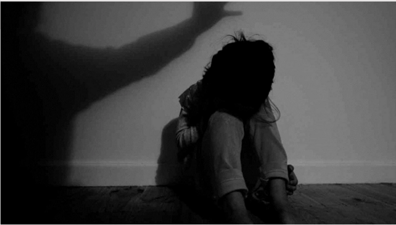Σπίτι-κολαστήριο στη Νέα Σμύρνη: Πατέρας βασάνιζε  και βίαζε τη 10χρονη κόρη του