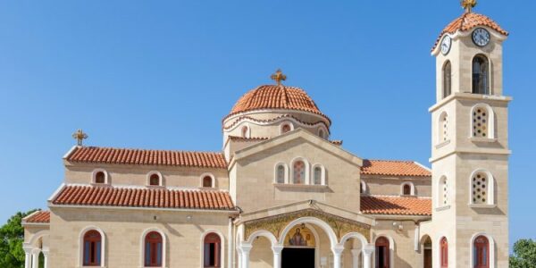 Παύση δύο ιερέων – Κατηγορούνται για κακοποίηση 19χρονου