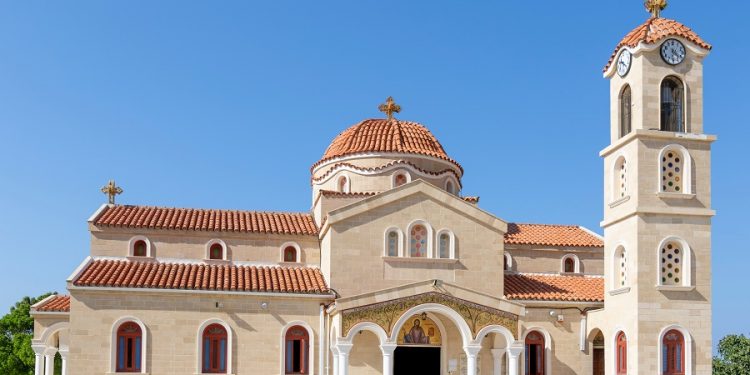 Παύση δύο ιερέων – Κατηγορούνται για κακοποίηση 19χρονου