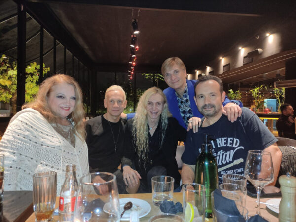 Γενέθλια με φίλους για τον Μάκη Δελαπόρτα (Photos)