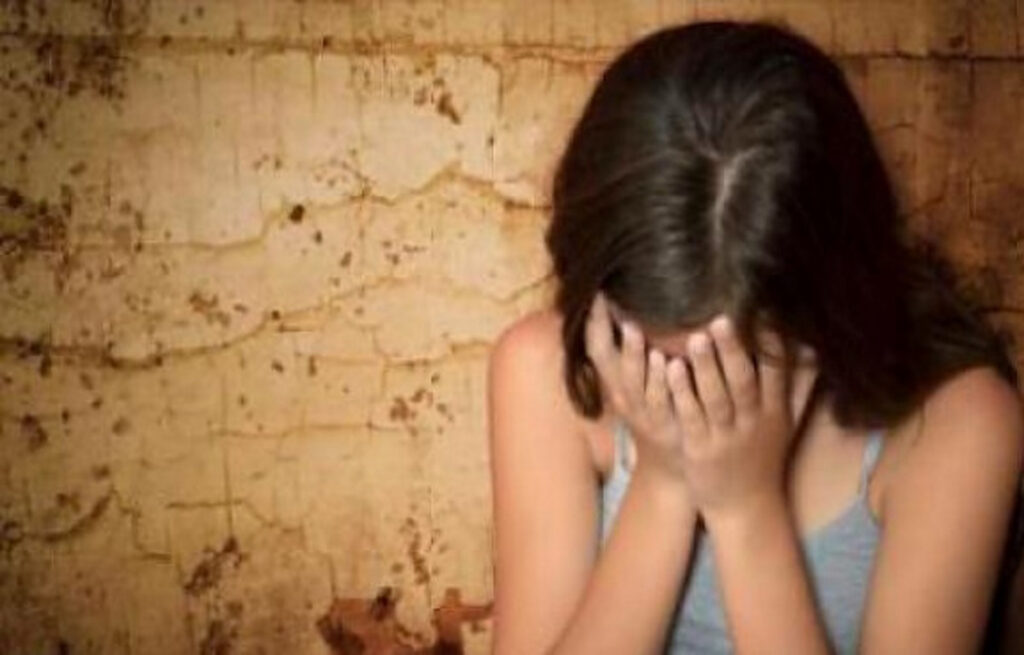 Θεσσαλονίκη: Ανατριχίλα από τις καταθέσεις για τα κορίτσια που βιάστηκαν από τον πατέρα φίλης τους
