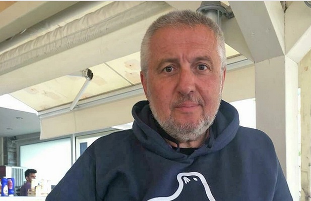 Στάθης Παναγιωτόπουλος: Όταν κυκλοφορούσε με μπλουζάκι με λόγια διαβόητου παιδεραστή κανίβαλου (Φωτογραφία)