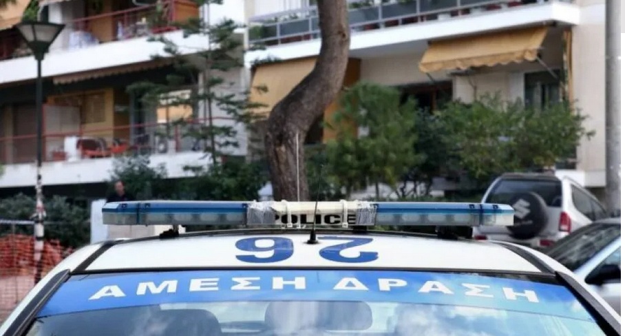 Νέος Κόσμος: Αστυνομικός ξυλοκοπούσε τη σύντροφό του-Μέλη της ΔΙΑΣ μπήκαν από την μπαλκονόπορτα