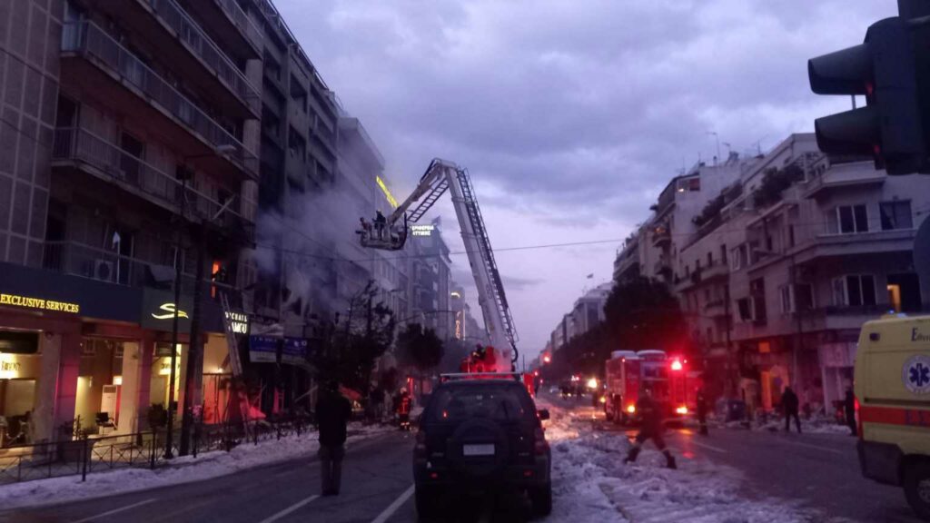 Ισχυρή έκρηξη στους Στύλους του Ολυμπίου Διός-Βομβαρδισμένο τοπίο-Ένας τραυματίας