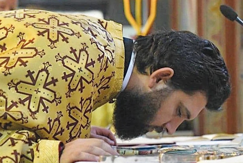 Ανοίγουν στόματα για τον «ιερέα του Instagram» – Τα 10 βήματα για την αποπλάνηση κοριτσιών