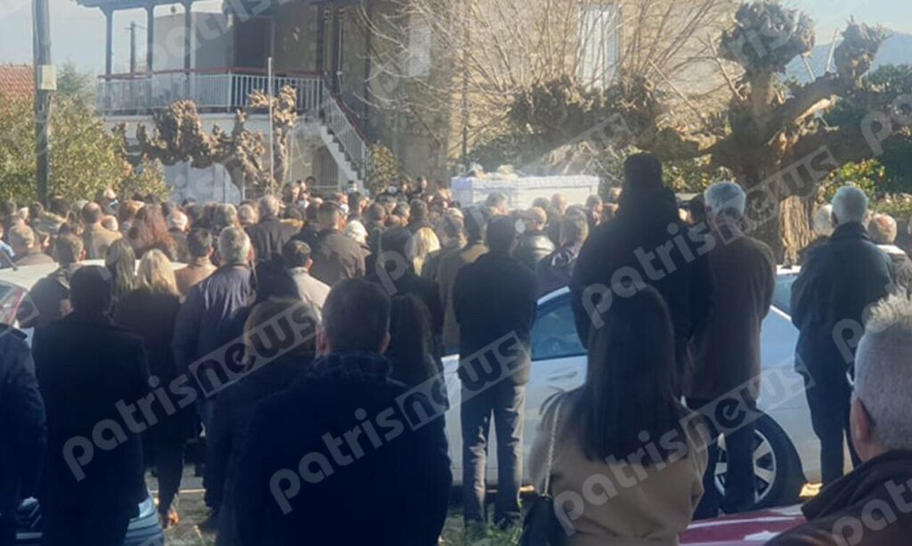 Αχαΐα: Θρήνος στην κηδεία της 17χρονης Ελένης που σκοτώθηκε σε τροχαίο -Ράγισαν και οι πέτρες με τον πατέρα της