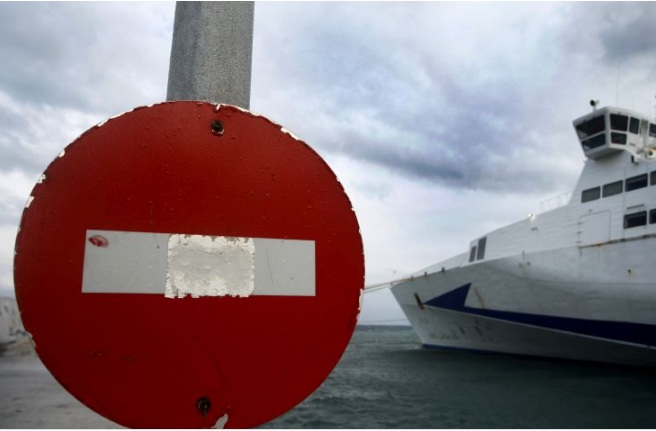 Σε ισχύ το απαγορευτικό απόπλου από Πειραιά, Ραφήνα και Λαύριο