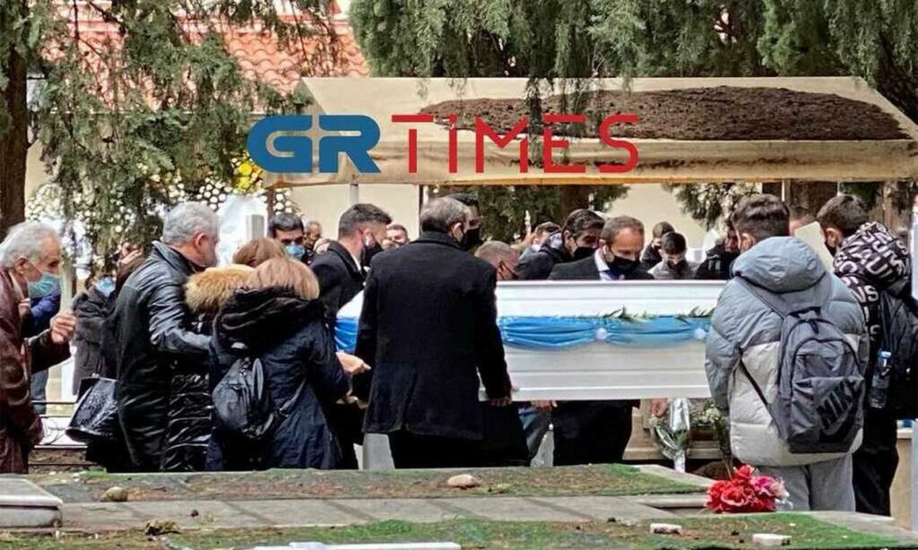 Δολοφονία Άλκη στη Θεσσαλονίκη: Ράγισαν καρδιές στην κηδεία – «Αφήστε με να πάω μαζί του» φώναζε σπαράζοντας ο πατέρας του