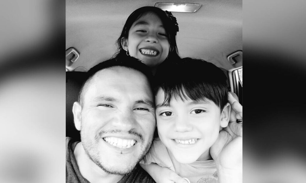 Τραγικό: Πατέρας  ανήρτησε selfie με τα παιδιά του και μια ώρα μετά τα σκότωσε