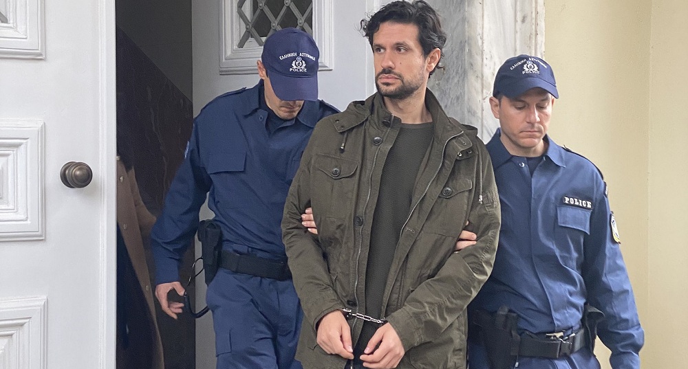 Σασμός: . Ο Αστέρης πριν τη μεταγωγή του ζητάει από τον Αντώνη να…