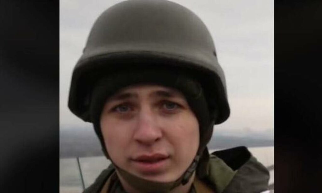 Ουκρανία: Ραγίζει καρδιές 21χρονος στρατιώτης που κλαίει φοβισμένος για την οικογένεια του