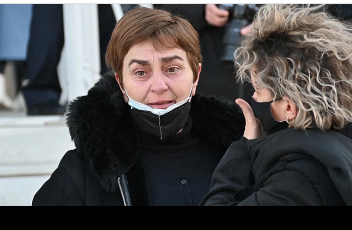 Ξέσπασε η μητέρα της Ελένης Τοπαλούδη: «Γουρούνια απάνθρωπα» – Διακοπή της δίκης για 10 Μαρτίου