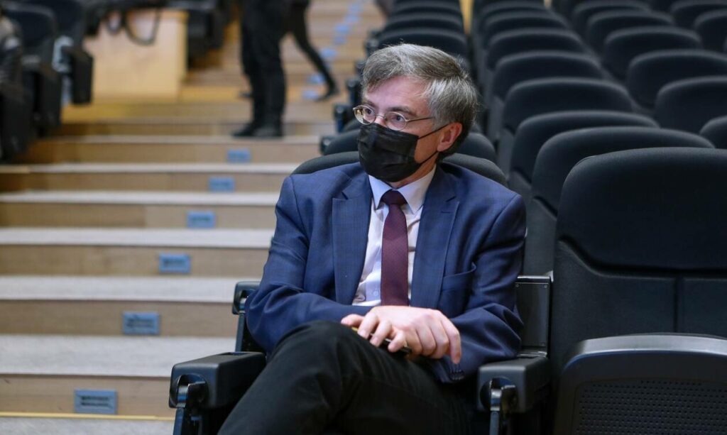 Η επανεμφάνιση  του καθηγητή Τσιόδρα: Οι προειδοποιήσεις, η μετάλλαξη Όμικρον και το τέλος της πανδημίας