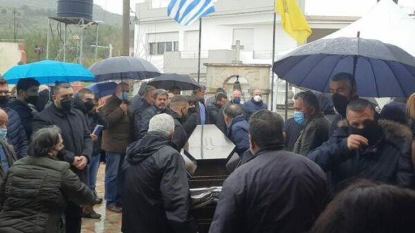 Κρήτη-Ράγισαν καρδιές στο τελευταίο «αντίο» στο αδικοχαμένο ζευγάρι που “έφυγε” σε τροχαίο