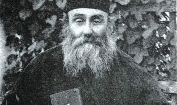 Άγιος Νικόλαος Πλανάς: Συγκλονίζουν οι μαρτυρίες για τον ταπεινό γέροντα που δεν πατούσε στη γη