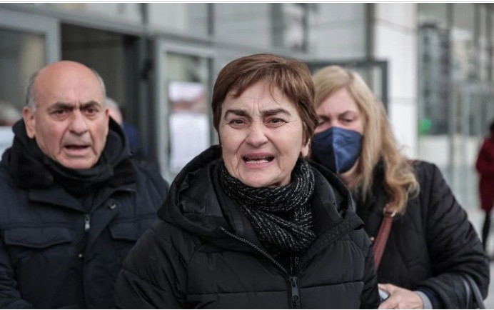 Νέα διακοπή στη δίκη Τοπαλούδη – Ξέσπασε η μάνα της Ελένης όταν είδε τους δολοφόνους: Κάτω το κεφάλι