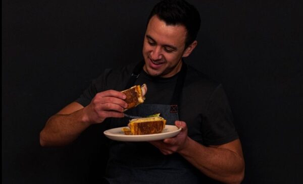 Overnight Oats Μηλόπιτα και το viral σάντουιτς του TikTok σε 5 λεπτά