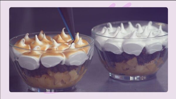 Crumble αχλαδιού με χαρούπι