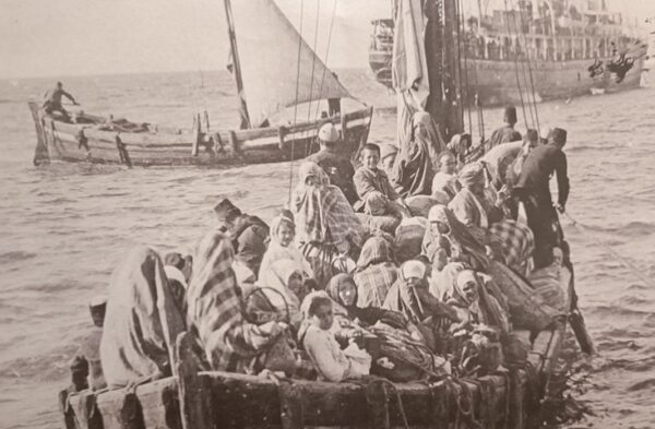 “Αλήθειες με τη Ζήνα”: 100 χρόνια από τη Μικρασιατική Καταστροφή-Οι συγκινητικές μαρτυρίες προσφύγων