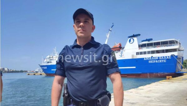 Πειραιάς: «Βούτηξα χωρίς να το σκεφτώ» λέει ο λιμενικός που έσωσε την 5χρονη – Τι αναφέρει ο πατέρας της