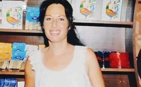 Της «τίναξε τα μυαλά στον αέρα» κι έλεγε πως αυτοκτόνησε… Ολική ανατροπή έξι χρόνια μετά, στο θρίλερ της Έφης Τσιχλάκη