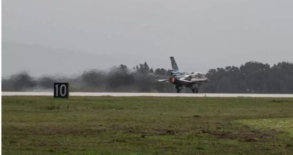 Άραξος: Συναγερμός στην 116 Πτέρυγα Μάχης – Άγνωστος άρχισε να φωνάζει, και έριξε το αυτοκίνητό του στην πόρτα