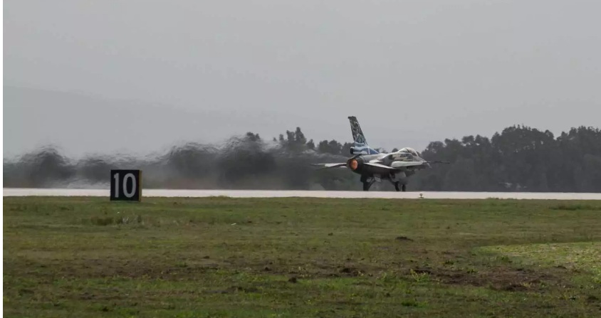 Άραξος: Συναγερμός στην 116 Πτέρυγα Μάχης – Άγνωστος άρχισε να φωνάζει, και έριξε το αυτοκίνητό του στην πόρτα