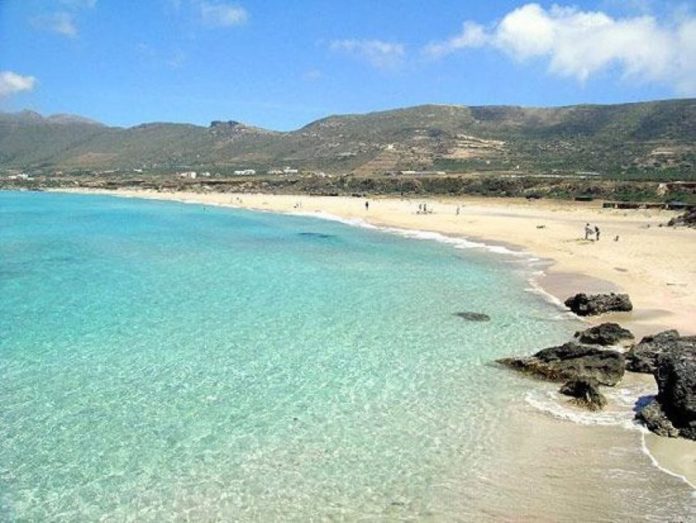 Φαλάσαρνα: Αυτή η υπέροχη παραλία στα Χανιά κρύβει μία ιστορία που λίγοι γνωρίζουν
