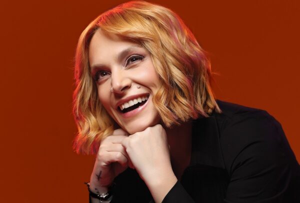 Η Ελεωνόρα Ζουγανέλη θα μας ταξιδέψει με τα τραγούδια της στις 18 Ιουλίου στο Βεάκειο Θέατρο Πειραιά