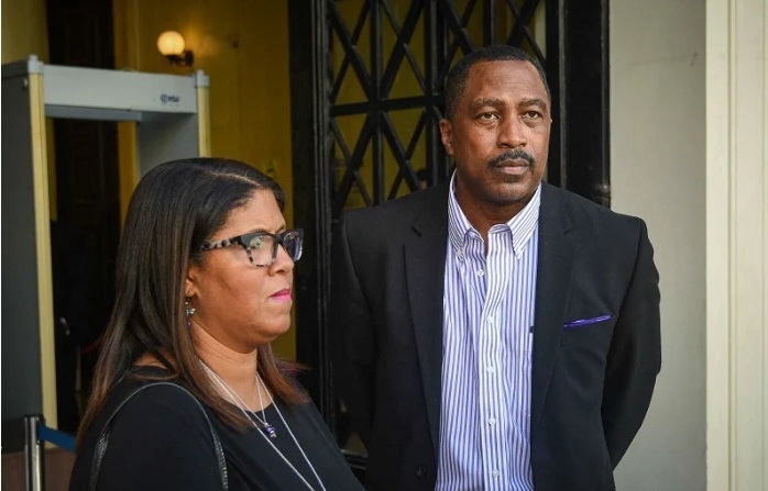 Πάτρα: Απογοητευμένοι από την δικαστική απόφαση οι γονείς του Μπακαρί Χέντερσον