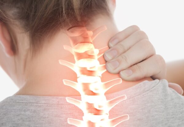 Ευθειασμός στον αυχένα: Tι είναι και τι μπορώ να κάνω γι’ αυτό;